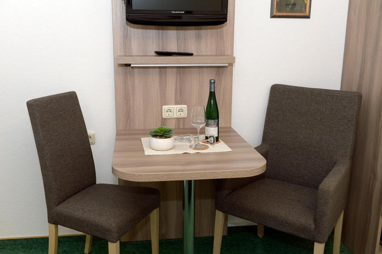 Wein Und Gaestehaus Scheid Sankt Aldegund Buitenkant foto